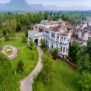 A stunning view of Maihar Fort, a historic palace surrounded by lush greenery and scenic hills, offering a glimpse into the region’s royal heritage.